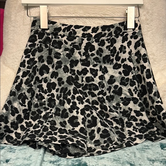 Zara Snow Leopard Skort 🤍🖤🩶 - Picture 4 of 6